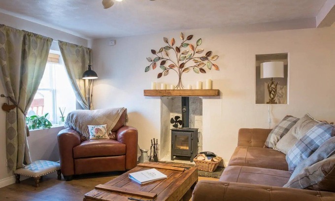 Lanark House | COUNTRY NEST- Cosy Spacious Holiday House