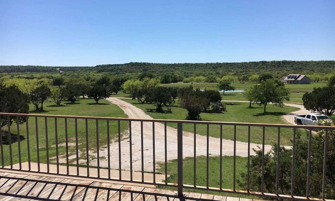 Graham Apartment | COUNTRY RETREAT, GUEST HOUSE, WIFI, POND, FAMILY, ROMANTIC, UPSTAIRS, SUNSETS