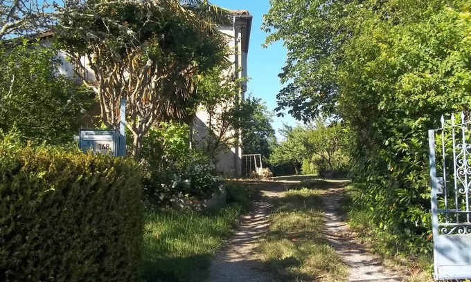 Lannepax Bed & Breakfast | Country room in a traditional Gascon house