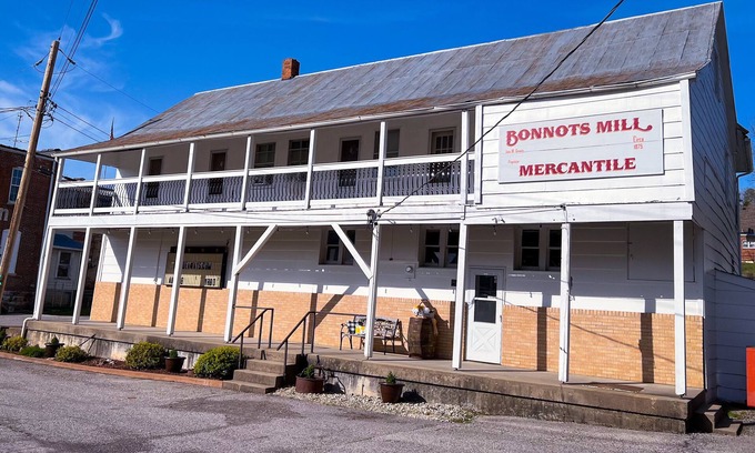 Bonnots Mill House | Country Townhouse near Osage River: Go boating, UTV gravel roading, fishing!