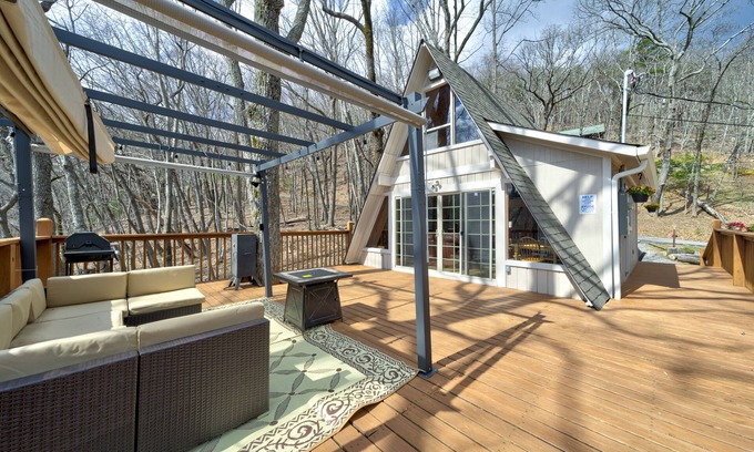 Tate House | Countryside A-frame with alfresco deck, amazing views & hot tub