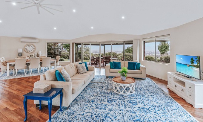 Mount Frome House | Countryside Escape with Stunning Views and Pool