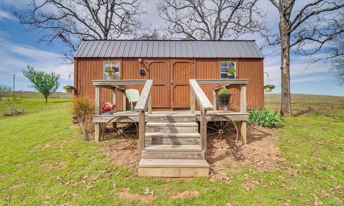 Bates Apartment | Countryside Tiny Home in Cameron ~ 5 Mi to Poteau!