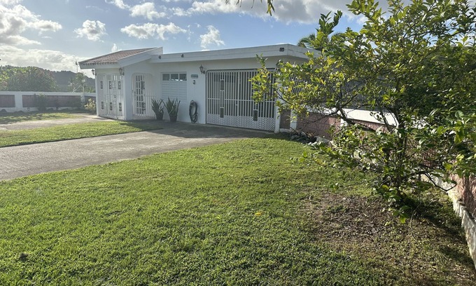 Las Piedras House | Countryside villa- 3 bedroom, 2 bath close to rainforest!