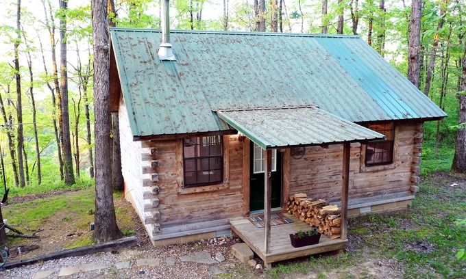 Bismarck Cabin | Couples Getaway Near Hot Springs-Jacuzzi and Hot Tub Overlooking Mountains!