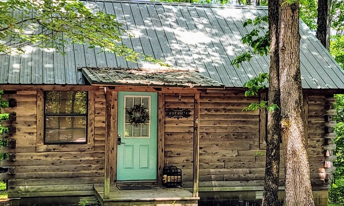 Bismarck Cabin | Couples Getaway Near Hot Springs-Jacuzzi and Hot Tub Overlooking Mountains!