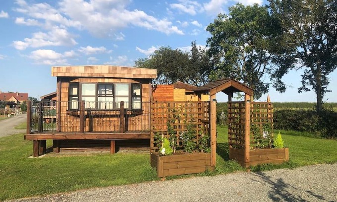 Sturton By Stow House | Couple’s Lodge With Hot Tub