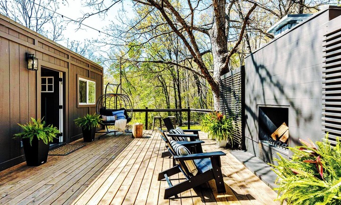 Blue Ridge Cabin | Couples Retreat:King Bed:Hot tub:Fire pit, Pizza Oven: Outdoor Showers :& More