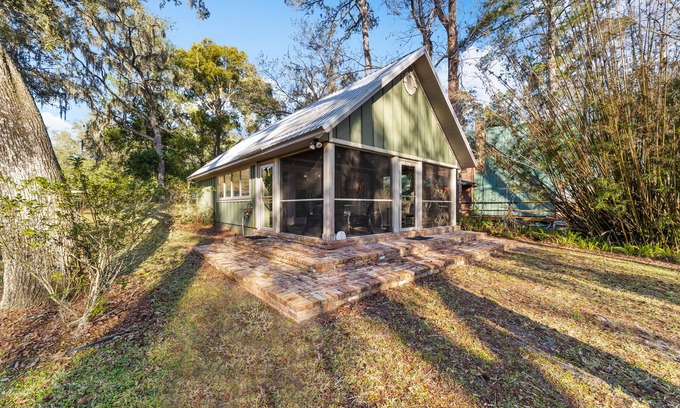 Dunnellon Cottage | Couples Retreat! Luxury Cottage directly on the Rainbow River