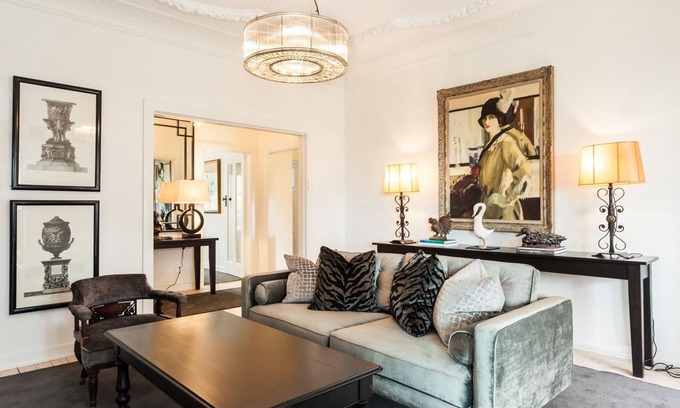 Woollahra Apartment | Courallie is a Gorgeous Apartment with Harbour Glimpses