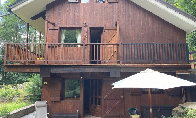 Dolonne Ski Chalet | Courmayeur Chalet x5, next to ski gondola, PRIVATE PARKING,garden , Wifi,