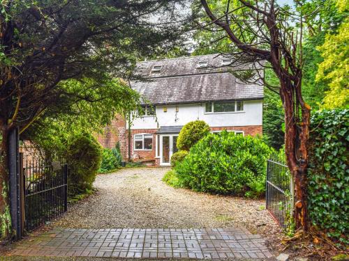 Halsall House | Court House