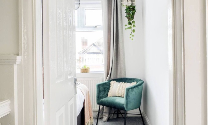 Coventry House | Courtleet - Beautiful 3 Bedroom house, sleeps 8. Park 2 Cars.