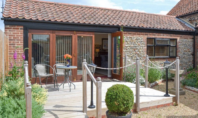 Lessingham Cottage | Courtyard Barn - UK11927