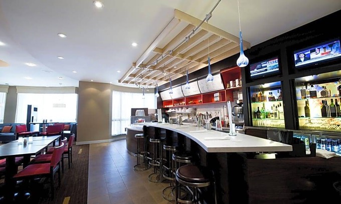 Northeast Mississauga Hotel | Courtyard by Marriott Mississauga - Airport Corporate Centre West