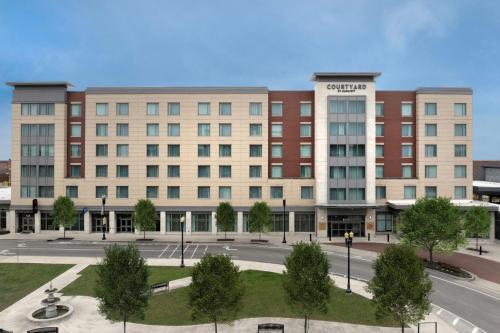 Muncie Hotel | Courtyard by Marriott Muncie at Horizon Convention Center