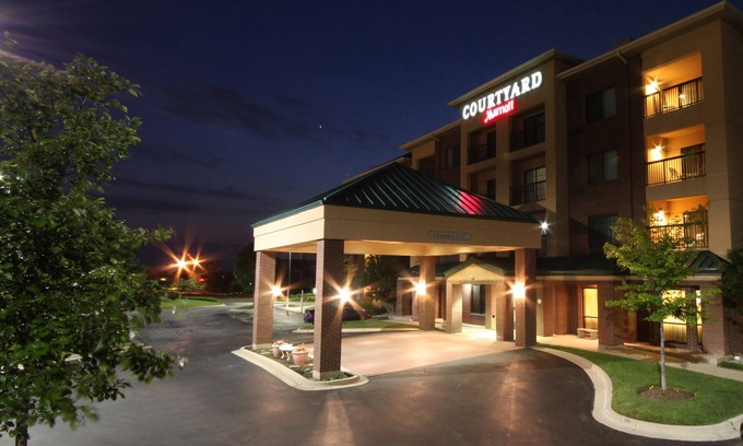 Bloomingdale Hotel | Courtyard by Marriott Chicago Bloomingdale
