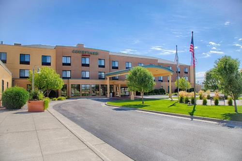 Moorhead Hotel | Courtyard Fargo Moorhead, MN