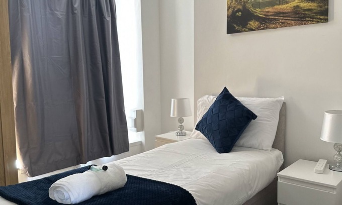 Norwich Apartment | Courtyard Stay - 1 Bedroom Modern Apartment