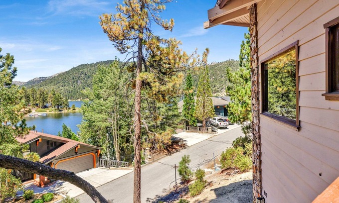 Boulder Bay Cabin | Cove Lakeview Cabin at Boulder Bay Big Bear