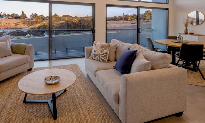 Penneshaw Apartment | Cove Landing Marina Apartment03 - The YC Lily May