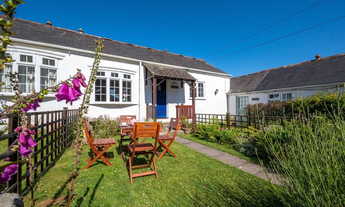 Helford Passage House | Coverack Cottage - Two Bedroom House, Sleeps 4