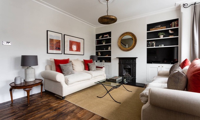 Mortlake Apartment | Cowley Road by onefinestay