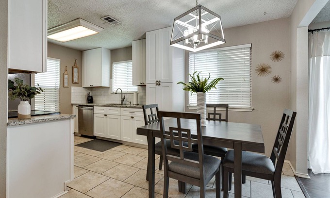 Fossil Creek House | Cowtown Cutie is cozy and updated close to Downtown, Airport and Dining