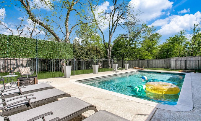 Fort Worth House | Cowtown Oasis w/Gated Pool, Huge Backyard, BBQ!