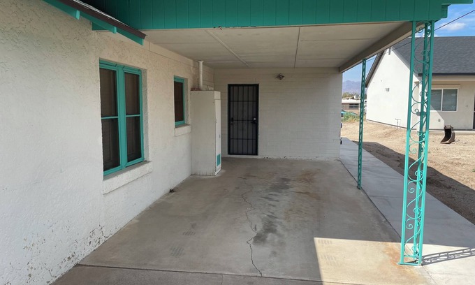 Safford Apartment | Coxy 2 Bedroom Apartment getaway with AC