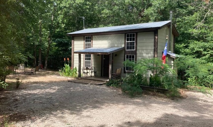 Lindale Cottage | Coyote Creek Loft Cabin with Wood Burning Stove, Firepit, Private Outdoor Area