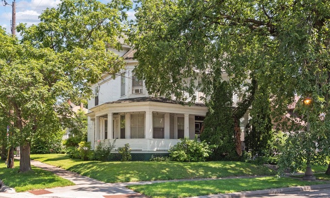 St. Paul Apartment | Cozy 1.5 Bdr Saint Paul, River Views, Old Charm meets modern style
