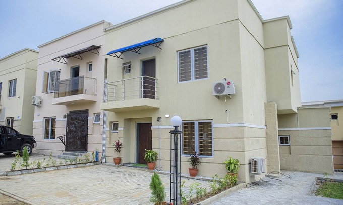 Abuja Apartment | Cozy 1 Bed Apart - 24Hrs Power/WIFI/Security (Ash)