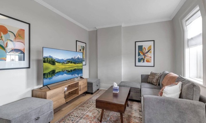 Front Park Apartment | Cozy 1 Bed in Historic Mansion