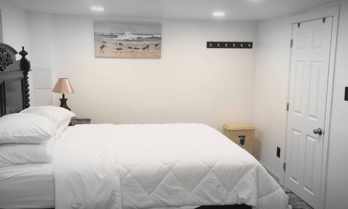 Stockade Historic District Apartment | Cozy 1-bedroom apartment in charming Schenectady just renewed has AC HEAT WIFI