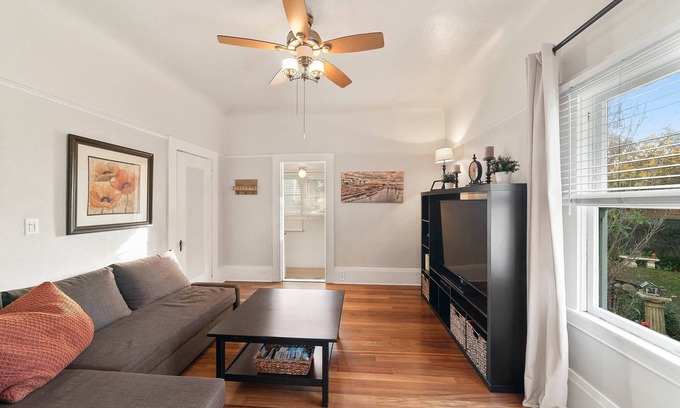 Midtown Sacramento Apartment | Cozy 1-bedroom apartment in Midtown Sacramento with WiFi, AC
