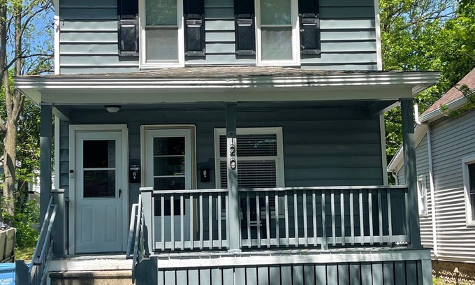 Lansing Apartment | Cozy 1-bedroom apartment in Lansing