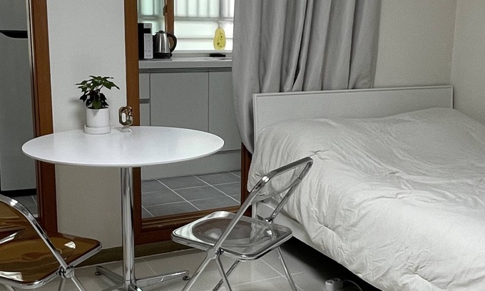 Yeoksam Apartment | Cozy 1-bedroom apartment with AC, WiFi in lovely Seoul