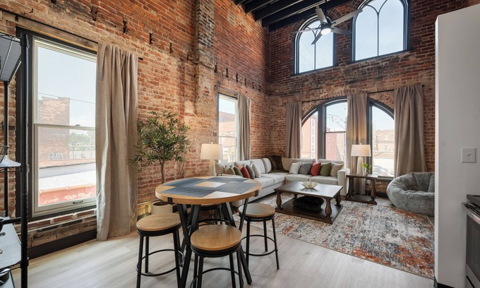 Wabash Apartment | Cozy 1-bedroom apartment in fabulous Wabash with WiFi, AC