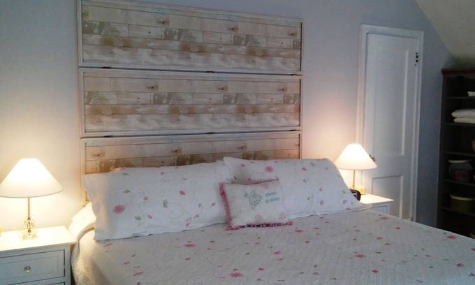 Northfield Bed & Breakfast | Cozy 1-bedroom B&B with WIFI, AC in charming Northfield.
