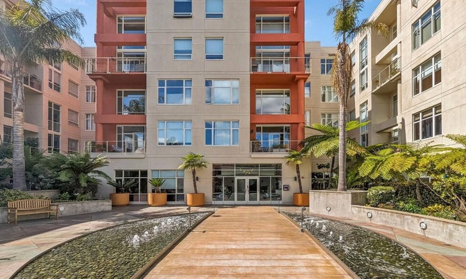 Emeryville Condo | Cozy 1-bedroom condo in fantastic Emeryville with fitness room, WiFi