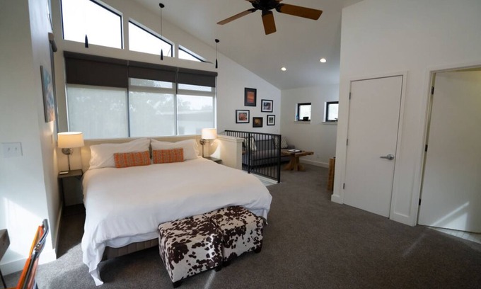 Kyle Hotel | Cozy 1-bedroom cottage with outdoor fire pit