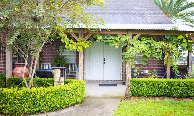 Harvey House | Cozy 1-bedroom guest suite in the safest subdivision! 15min from New Orleans