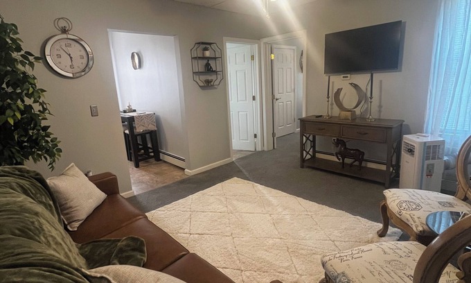 East Hartford House | Cozy 1-bedroom house in welcoming East Hartford with AC, WiFi and much more.