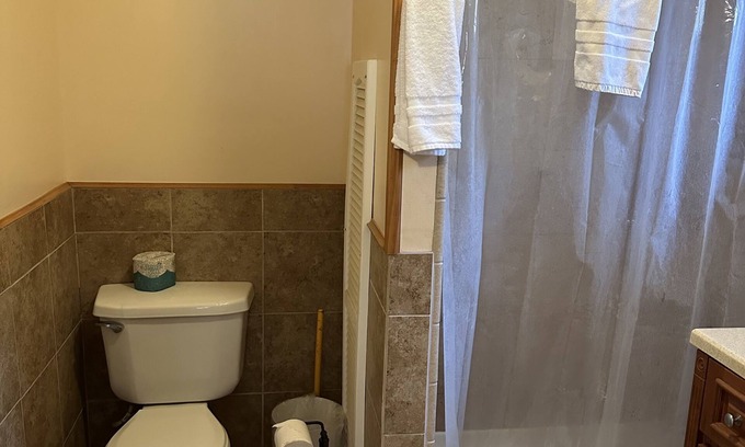 Dinosaur Hotel | Cozy 1-bedroom hotel in charming Dinosaur with WiFi and kitchen