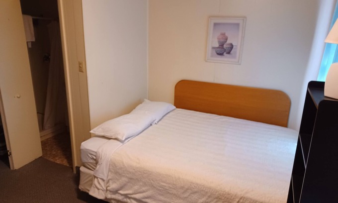 Dinosaur Hotel | Cozy 1-bedroom hotel in cool Dinosaur with WiFi