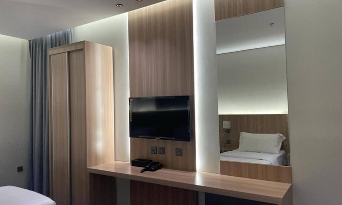 Mecca Hotel | Cozy 1-bedroom hotel with AC, WiFi in charming Makkah