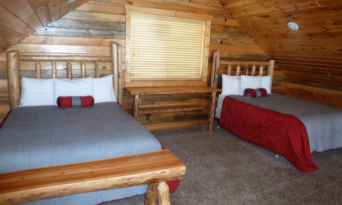 Alpine Cabin | Cozy 1-Bedroom Loft Cabin in enchanting Alpine with WiFi, AC