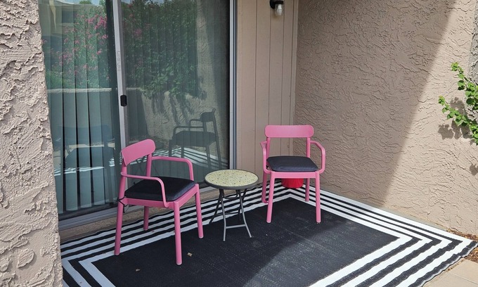 South Scottsdale Condo | Cozy 1-BR condo with AC, pool, fitness room in Scottsdale