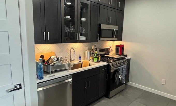 Yonkers Condo | Cozy 1-private room in a shared condo with AC and WiFi in Yonkers